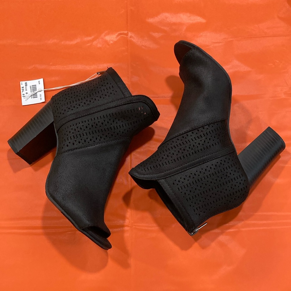 NWT American Eagle Black Peep Toe Block Heeled Booties Size 6